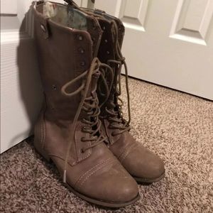 Combat boots